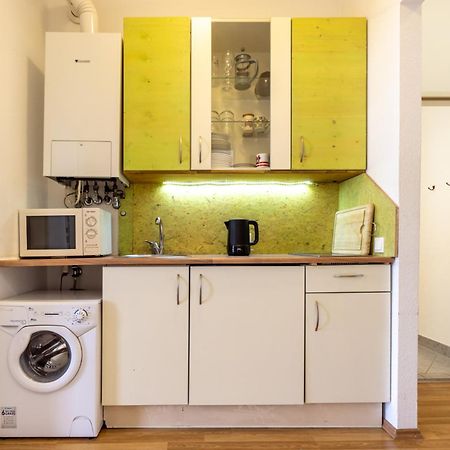 Apartment 5 Stops Away From City-Centre Wina Bagian luar foto