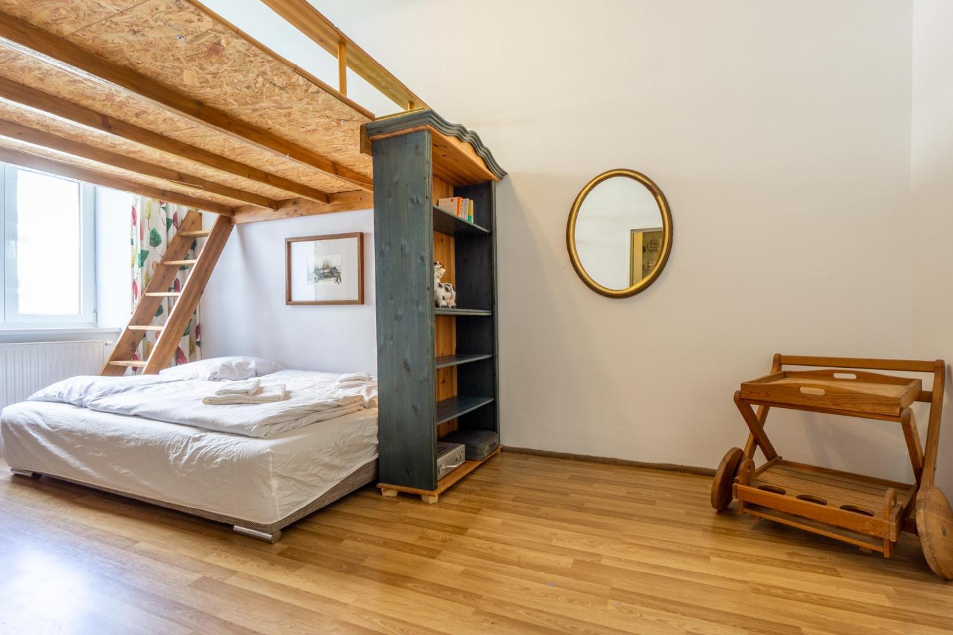 Apartment 5 Stops Away From City-Centre Wina Bagian luar foto