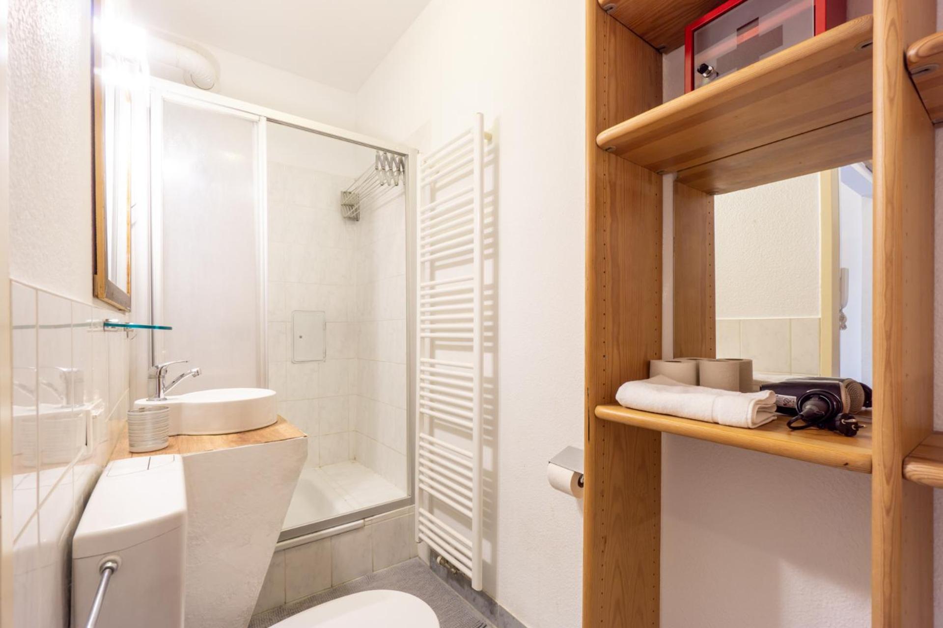 Apartment 5 Stops Away From City-Centre Wina Bagian luar foto